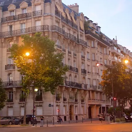 Stunning Near Eiffel Tower Apartmán *