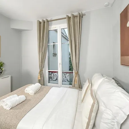 Stunning Near Eiffel Tower Apartmán *