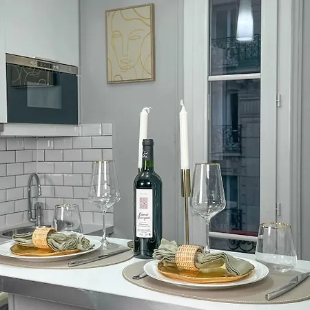 Eiffel Tower - For 4 *