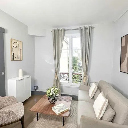 Eiffel Tower - For 4 * Parijs