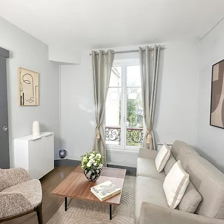 Stunning Near Eiffel Tower شقة